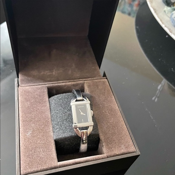 Authentic GUCCI 6800L silver watch🌸🌸🌸 - Picture 2 of 9